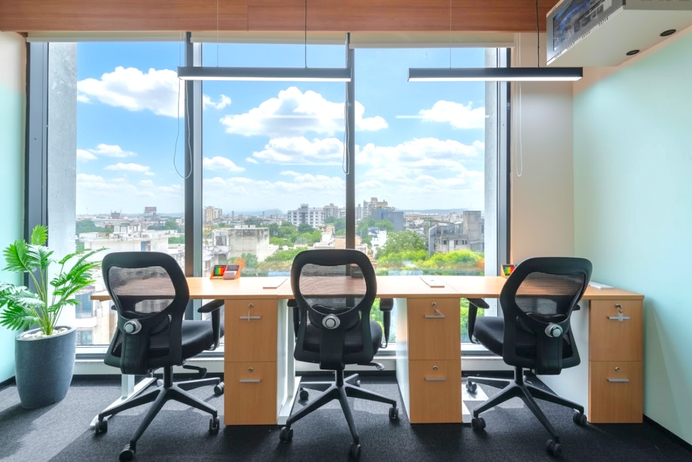 Flexible office space with professional setup